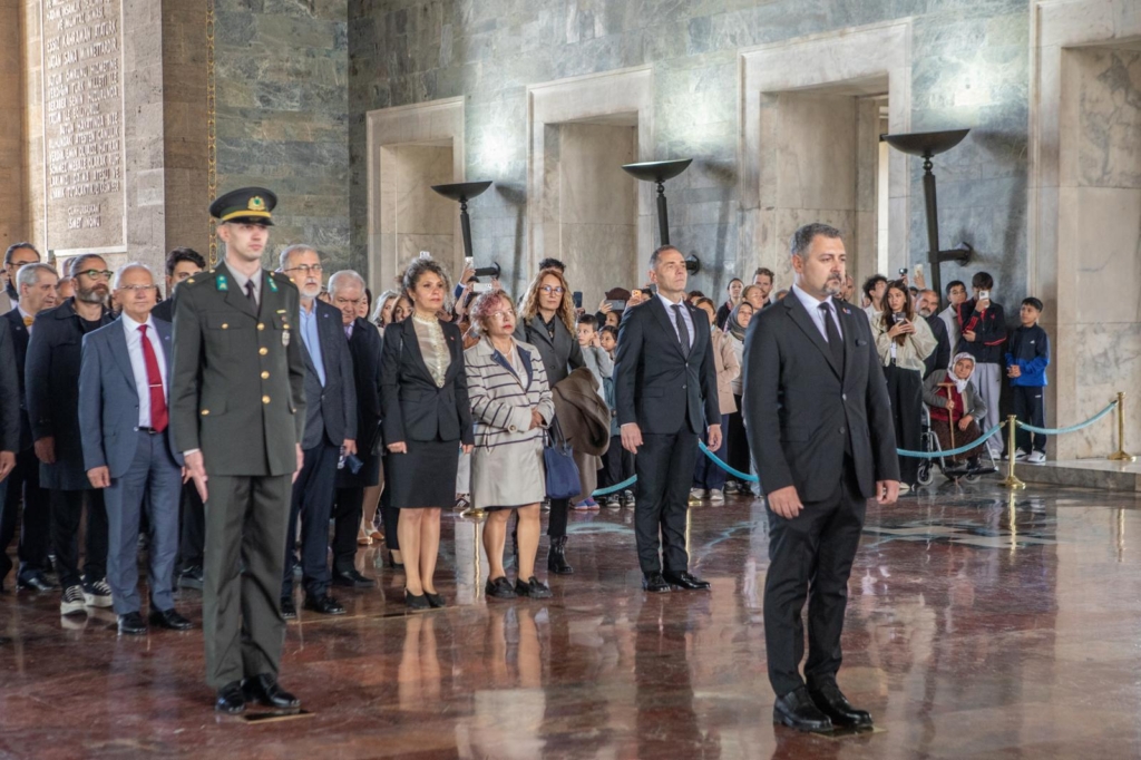 Muayenehane Hekimleri 1 Ekim Ulusal Muayenehane Hekimleri Gününde Anıtkabir'i Ziyaret Etti