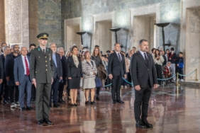 Muayenehane Hekimleri 1 Ekim Ulusal Muayenehane Hekimleri Gününde Anıtkabir'i Ziyaret Etti
